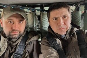 Подоляк та Арахамія готові приїхати в Маріуполь на переговори щодо евакуації військових 