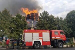 Червоний півень атакував дерев’яну церкву Петра та Павла (Фото)