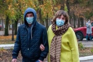 Лікар розповів про небезпечні розваги після коронавірусу: чого не можна робити 