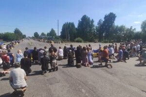 Дорогу встелили квітами: на Волині попрощалися з полеглим героєм Олегом Івановим
