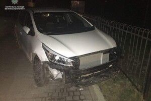 У Луцьку п’яна водійка пошкодила 5 автомобілів!