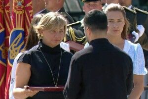 Ціною власного життя врятував вісьмох побратимів: родині Героя з Волині вручили «Золоту Зірку»