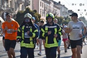 Щоб вшанувати пам'ять чоловіка-Героя з Волині, Анастасія Бокій приїхала з маленьким сином на забіг із Рівного до Луцька