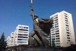Із пам’ятника воїну-визволителю зняли прапор України