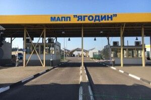 На «Ягодині» у черзі стоять майже три тисячі вантажівок
