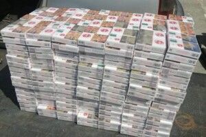 На Волині у двох контрабандистів вилучено сотні пачок сигарет