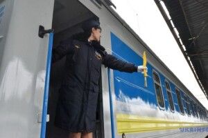 На Прикарпаття - тільки на автотранспорті: з 7 березня поїзди не будуть зупинятись на Франківщині
