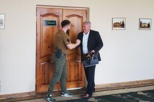 Громада на Волині отримала бойовий прапор від штурмової бригади ЗСУ 