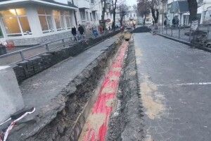 У Луцьку під час ремонту викопали унікальну трилінку: роботи припинили