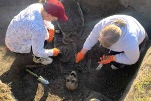 Археологи виявили давній могильник під час розкопок на Рівненщині (Фото)