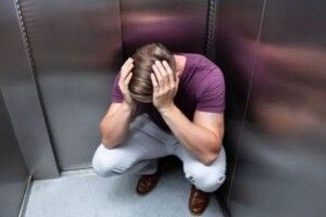 Застрягли в ліфті: як аварійні бригади визволяють лучан з пастки