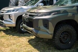 Було – стало: відомий волонтер показав, як готують автівки для фронту (Фото)