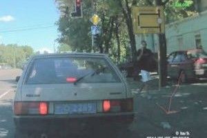 Як чоловік виховував «слуг закону» (відео)