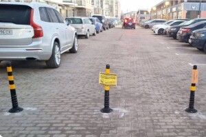 У Луцьку голова правління ОСББ отримав протокол за незаконні обмежувачі 