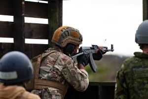 Окупанти втратили ще майже пів тисячі вояків і гелікоптер