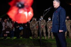 В Україні немає жодної родини, яку війна обійшла стороною: Порошенко поділився сімейними спогадами про Другу світову