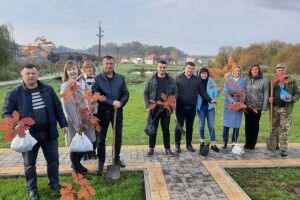 У Горохові озеленили новий сквер (Фото)