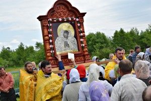 До чудотворного образу прийшли тисячі людей