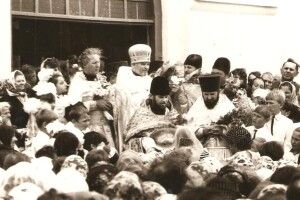 Хрестовоздвиженський храм волинського села Ощів відзначає сьогодні 30-річчя свого освячення (Фото)
