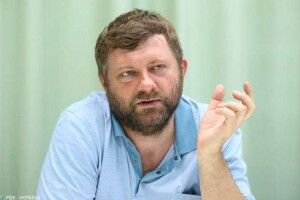 Очільник «Слуги народу» Корнієнко розпочав свій виступ у парламенті фразою: «Алло, так? Добрий день...» (Відео)