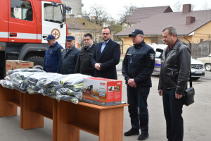 Луцьким рятувальникам передали 15 комплектів спеціальних костюмів
