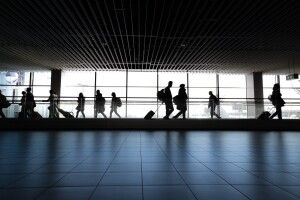 В італійському аеропорту перед посадкою на літак померла українка, її гроші загадково зникли (Фото)