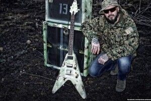 «Набрехав мамі, а як їй правду казати,  про те, як раптом мужніють зовсім юні солдати?»