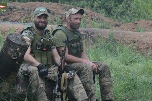 Волинські воїни бажають українцям мирної неділі (Фото)
