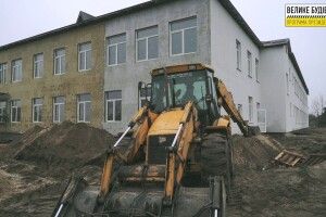 Таки «Велике крадівництво»?: Жителі волинського села Піща, що під Шацьком, просять Зеленського нарешті добудувати давно обіцяну ним школу