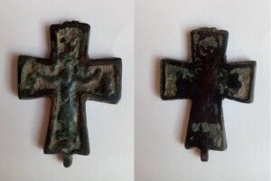 Музею волинської ікони подарували хрест-псевдоенколпіон