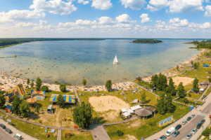 За кожен день на Світязі відпочивальник тепер заплатить за туристичний збір майже у 4 рази вищу, ніж торік