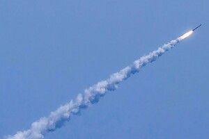 Ракетний удар по Києву та області: травмовані люди