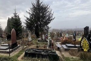 У березні з кладовищ Луцької громади вивезли десятки тонн сміття