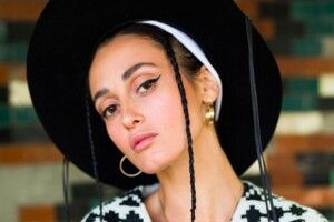 Закарпатська співачка Аліна Паш повністю оголилася (Фото)