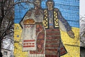 «Це ж українці!» Стелу дружби народів у Рівному вимагають повернути на місце  