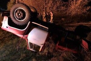 На Волині перекинулася пожежна машина, яка гасила вогонь на пилорамі депутата міськради (Відео) 