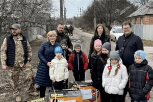 Депутати «Європейської Солідарності» привезли генератори багатодітним родинам у Краматорськ, Слов’янськ і Дружківку