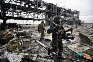 «На вежі майорітиме український прапор»: Порошенко запевнив, що Україна відбудує Донецький аеропорт 