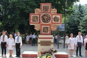 У Вінниці відкрили пам’ятний знак медикам, які загинули на Майдані й в АТО