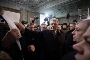 Порошенко: «Недопущення депутатів і родин Небесної сотні до приміщення ДБР – брутальне порушення закону»