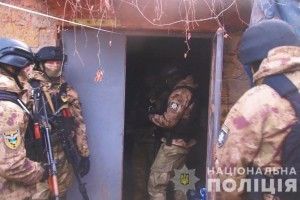 Труп чоловіка лежав 2 роки в підвалі будинку (Фото, відео)