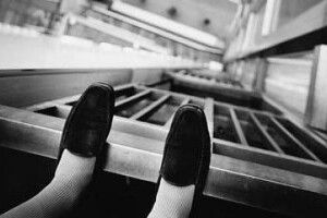 Дев’ятикласниця посварилася з хлопцем, і вистрибнула з вікна 14-го поверху