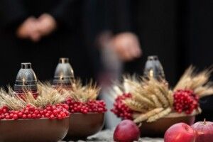Українці шоковані: дівчина станцювала на пам'ятнику жертвам Голодомору (ВІДЕО)