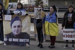 У Луцьку відбулася акція на підтримку полонених захисників Маріуполя