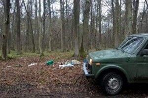 Оштрафували півсотні волинян, які залишили після себе сміття в лісі