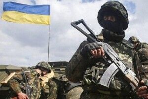 Кабмін зменшив виплати для військових і силовиків