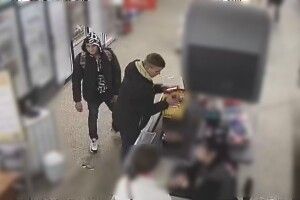 Шукають молодиків, які обікрали магазин у Рожищі (Фото)