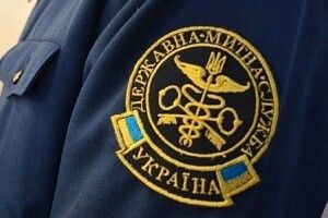 Волинські митники затримали чоловіка, який торік незаконно ввіз за кордон «Мерседес»  