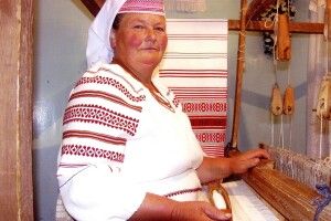 Дружина Олега Скрипки носить літник від ратнівської майстрині
