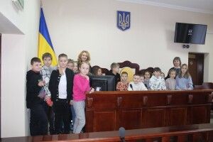 Луцьких школярів запросили у Волинський окружний адмінсуд